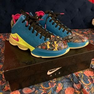 Nike LeBron XIX Low Basketball Sneakers